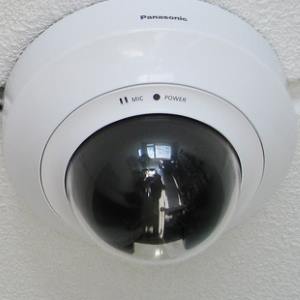 изображение купольной камеры видеонаблюдения